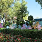 Arbustos em forma da Alice, no Magic Kingdom