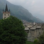 Susa - torre da Cattedralle San Giusto vista do Arco di Augusto