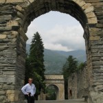 Susa - Entrada da cidade Medieval e Arco di Augusto ao fundo