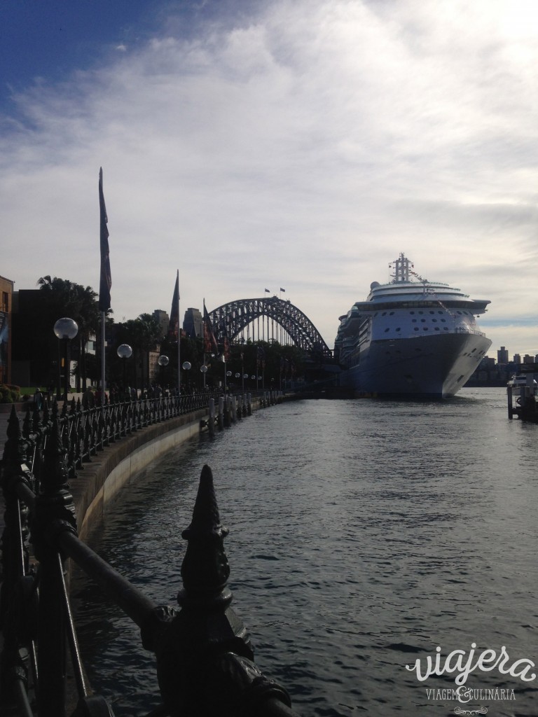 Harbour Bridge vista do Circular Quay, Sydney, Australia